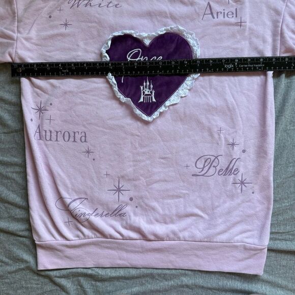 Sz Small Disney Princess Once Upon a Time Heart Crewneck - BoxLunch Exclusive - Picture 5 of 10